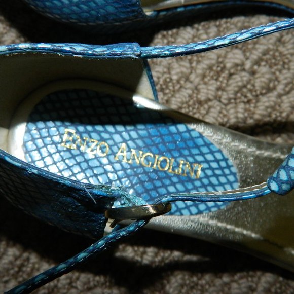 Enzo Angiolini Peacock Blue Snake Embossed Design Low Wedge Sandals , Size 6 - Picture 4 of 9